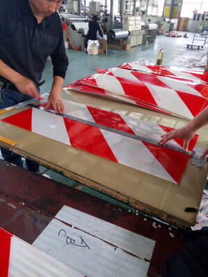 Custom Logo Screen Printing Chevron Reflector Reflect Sticker Rectangle Yellow Red Prismatic Reflective Tape Sticker