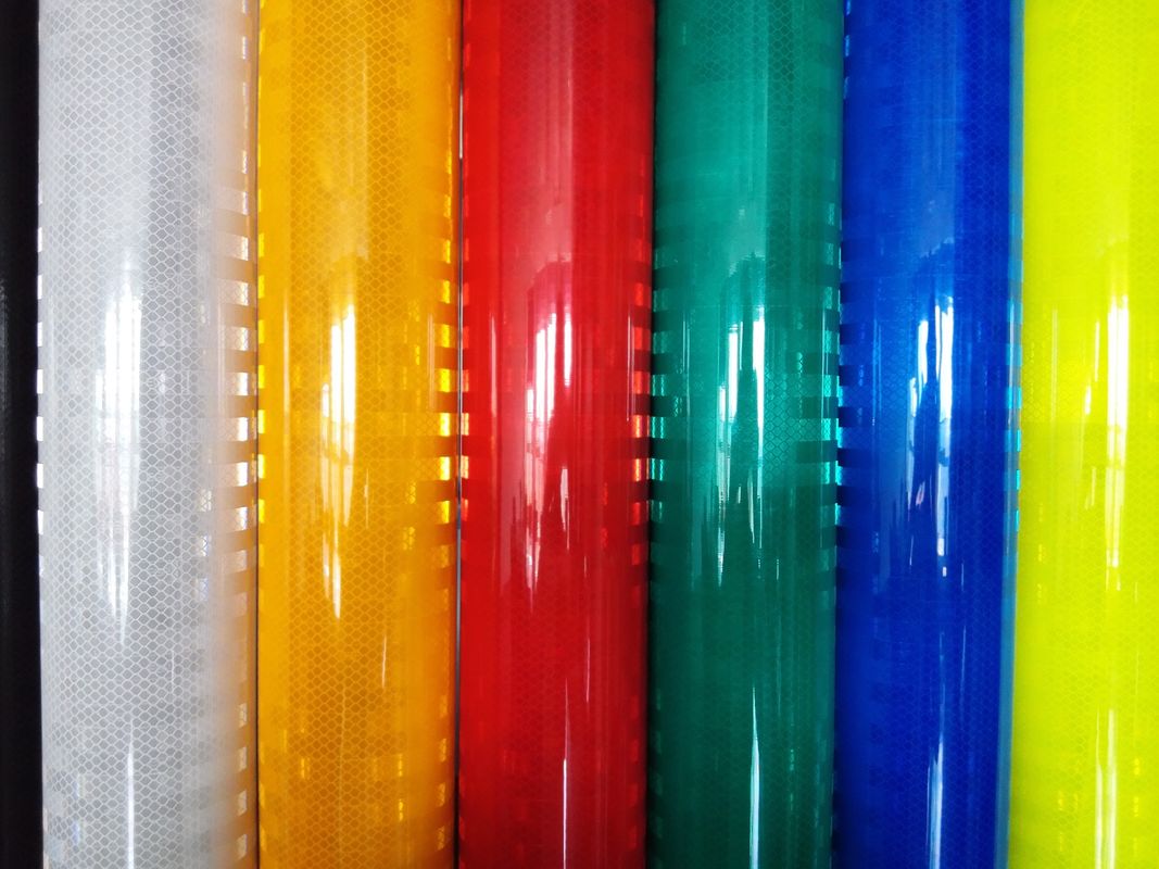 Yüksek Görünürlük Akrilik Mühendis Derecesi Mikro Prismatik Yansıtıcı Film Vinyl Malzemesi EGP Trafik İşareti için Yansıtıcı Yaprak