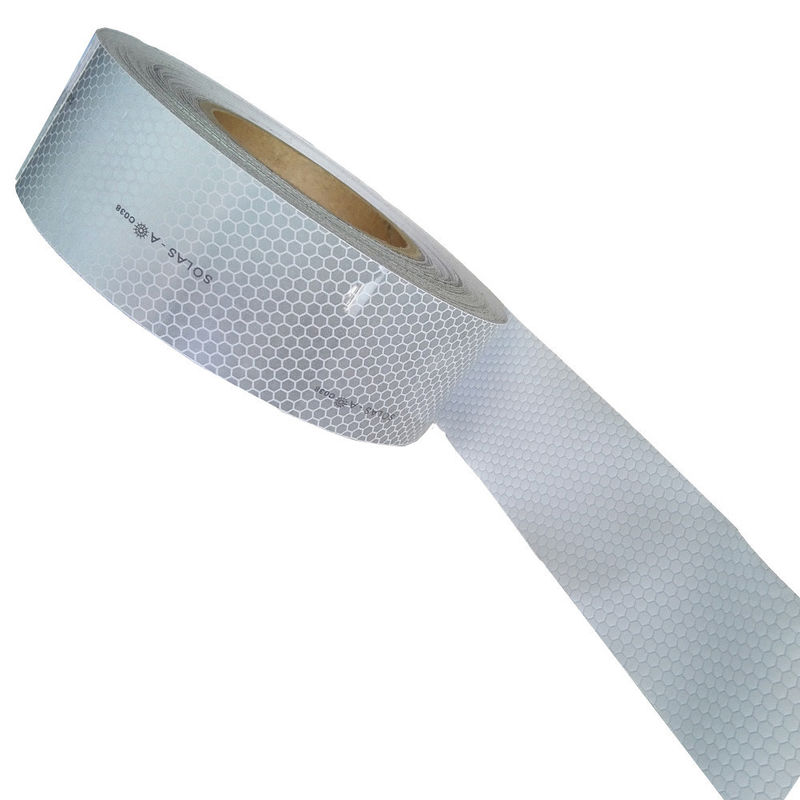 50mm*45.72m Sıcaklık aralığı-40°F'den 176°F'ye kadar Dayanıklı 3-5 Yıl Karanlık Solas'ta yansıyan yansıtıcı bant