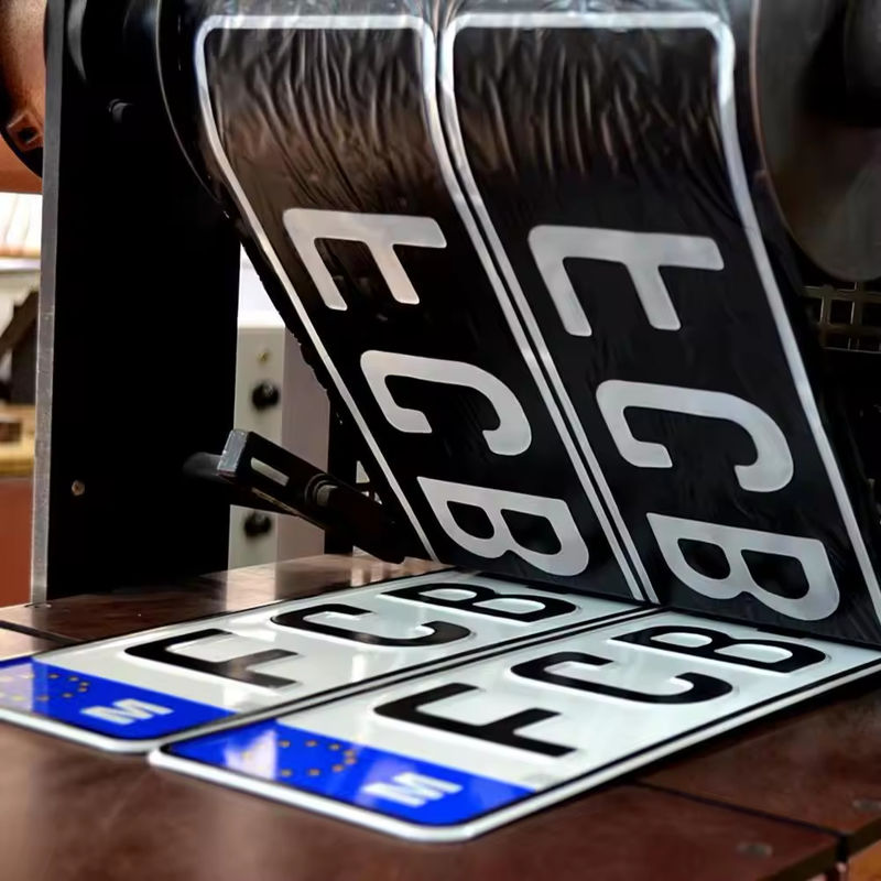 Çin Üreticisi Yüksek Dayanıklılık Çaplanabilir Renkli Araç Numarası Tablosu için Su Dayanıklı Yansıtıcı Film Yaprak