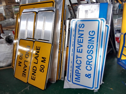 Hava koşullarına karşı UV korumalı özel yol Trafikten dönmek için kapalı yansıtıcı metal güvenlik işaretleri