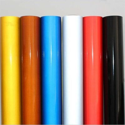 Süper Mühendislik Sınıfı Cam Boncuk Prizmatik Yansıtıcı Film Levhası 7 Yıllık Dış Mekan Dayanıklılığı ASTM D4956 Tip II EN12899 Ra1